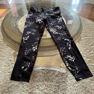 Under Armour Compression Womens Mid Rise Ankle Legging Black Medium NWT